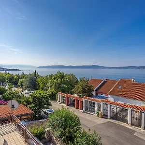 https://apartment-lisinski.primorje-gorskikotar.com